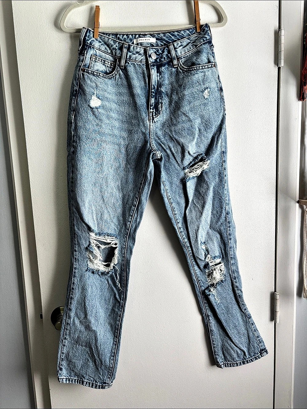 PacSun Distressed Mom Jeans in Blue